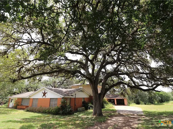 229 E Fannin St, Goliad, TX 77963