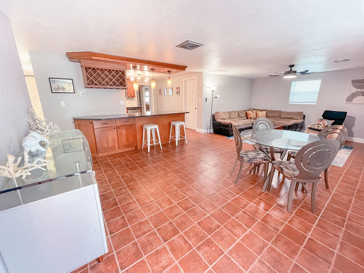 3 bed, 1572 sqft, $2,500 — Photo 2