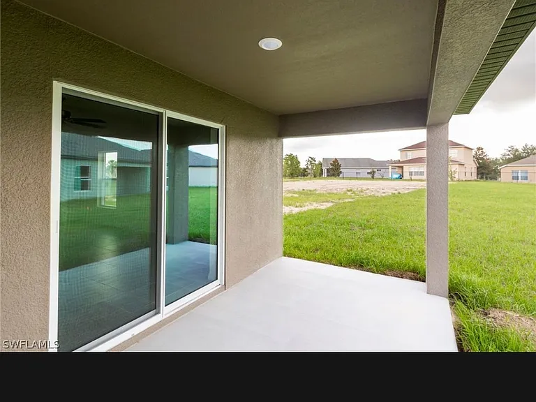 2720 NE 7th Place Cpe — Photo 3