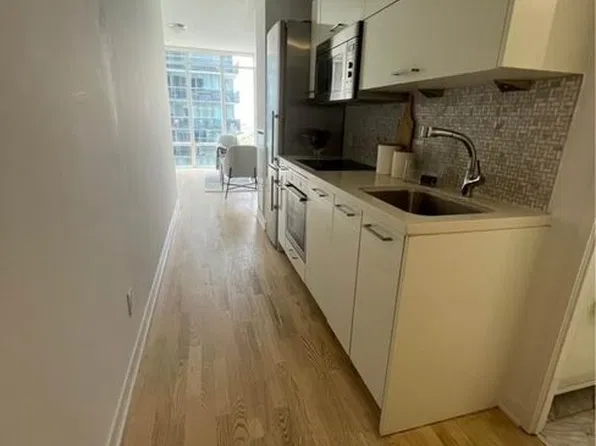 90 Park Lawn Rd #2001, Toronto, ON M8Y 0B6