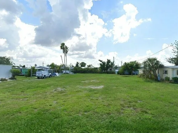 4711 Sandpiper Dr, Saint James City, FL 33956