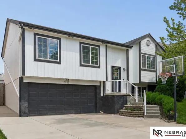 18728 W St, Omaha, NE 68135