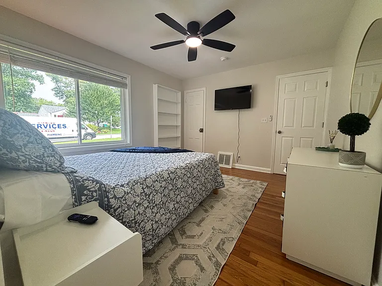 828 Selma Ave — Photo 5