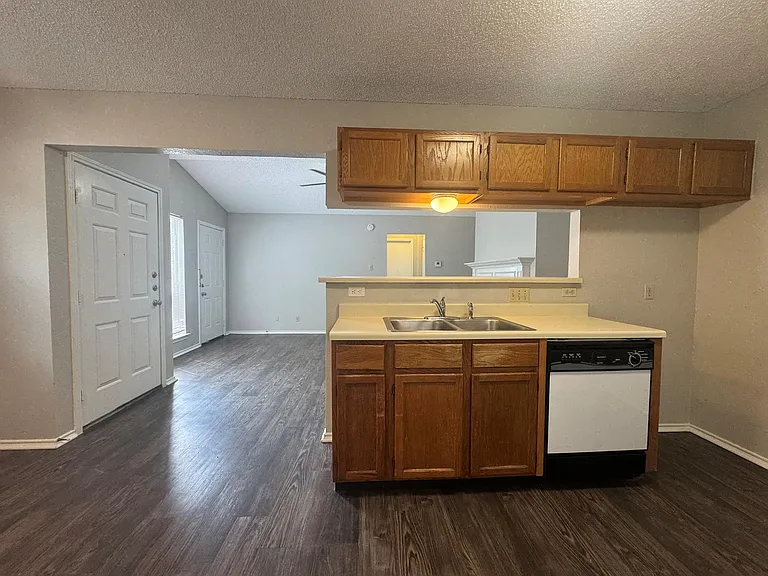 522 Cutty Trl #B — Photo 10