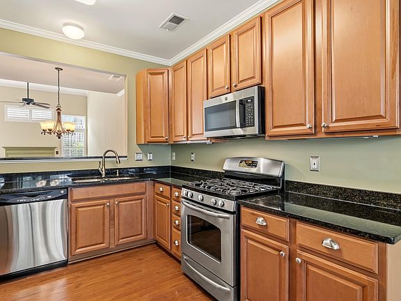 5th image of 419 Cedar Pines Dr