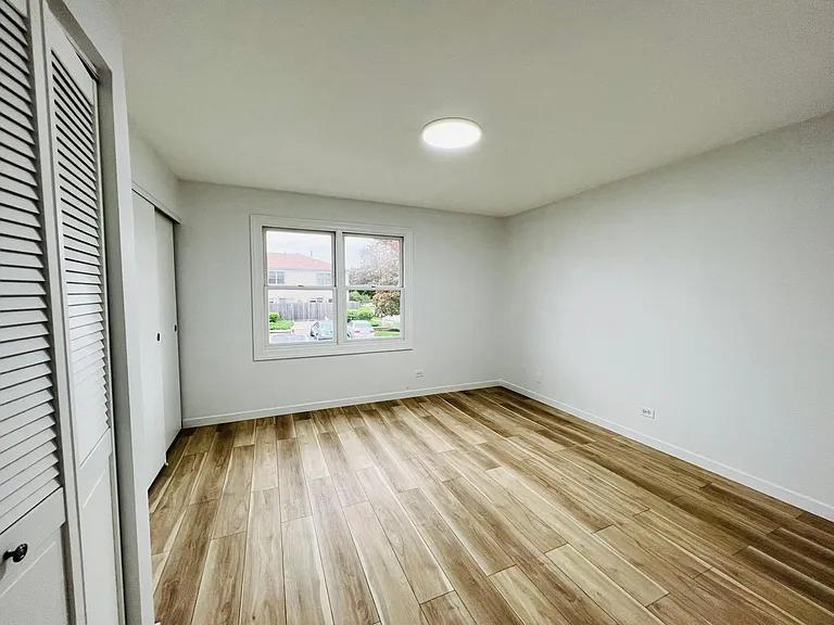 1704 Sussex Walk — Photo 14