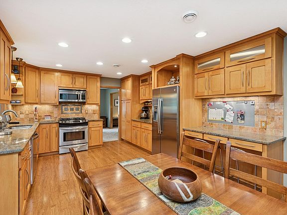 4th image of 13429 Hillcrest Ln