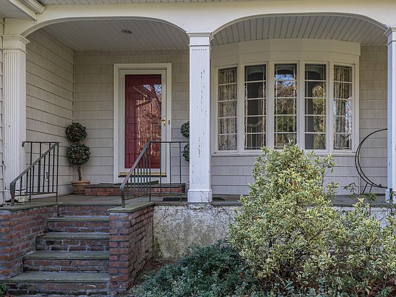 3rd image of 36 Clews Dr