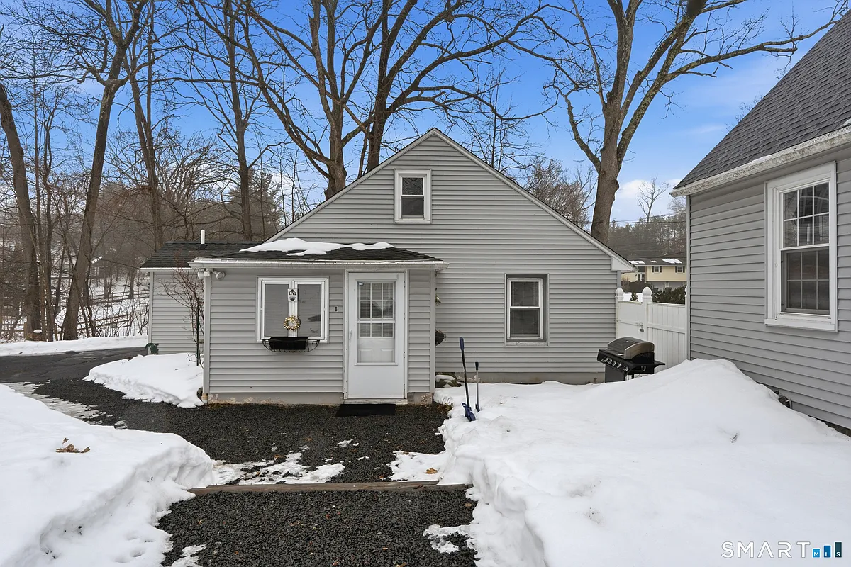 Building Photo - 1565 Byam Rd