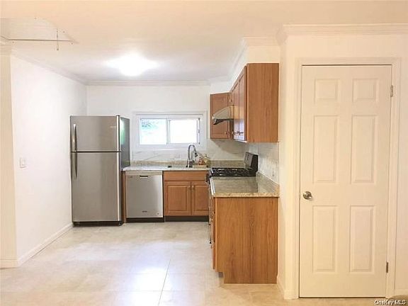 2nd image of 323 Orchard Dr