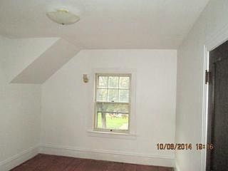 5th image of 250 Barrett Ave