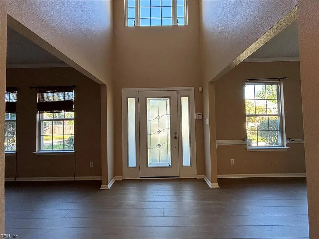 4 bed, 2.5 bath, 2280 sqft, $2,900 — Photo 3