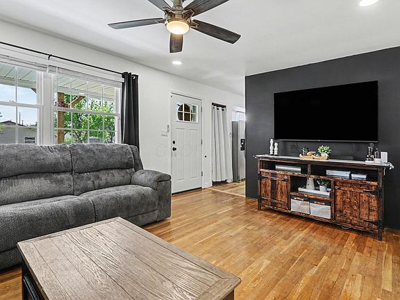 5th image of 628 Brookdale Dr