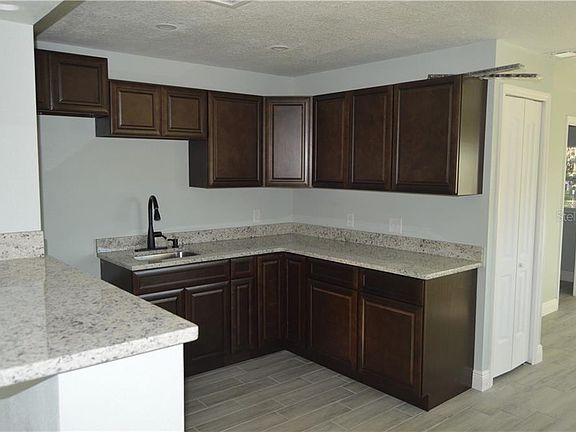 4th image of 202 South Blvd E