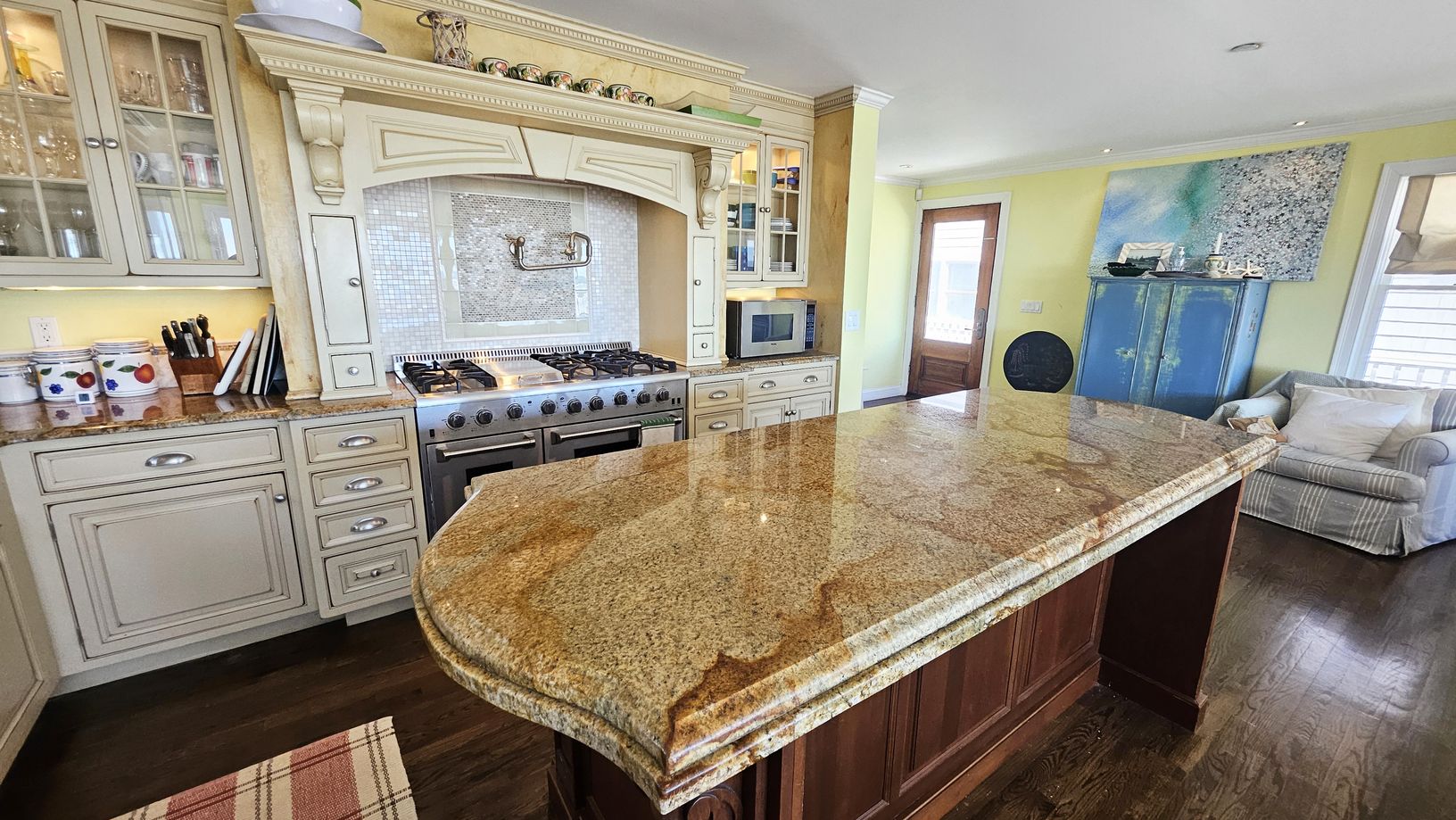  Professional kitchen
