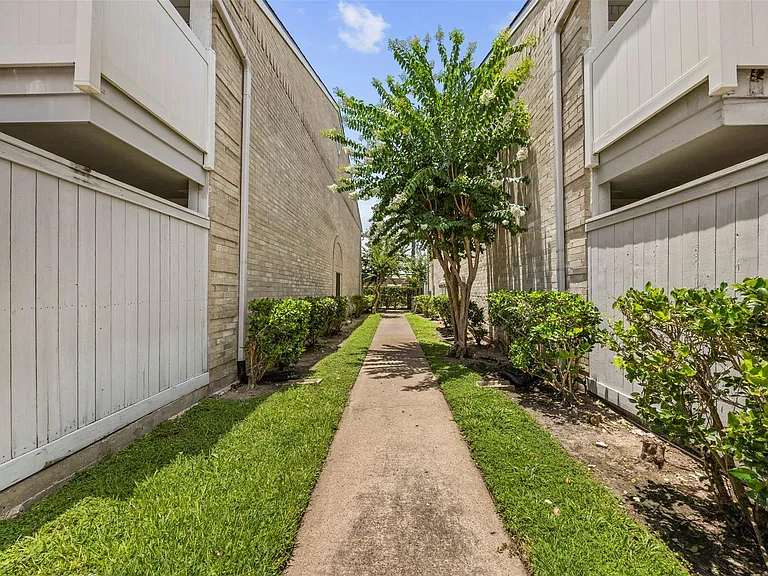 10673 Braes Bend Dr — Photo 25