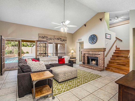 3rd image of 3914 E Tanglewood Dr