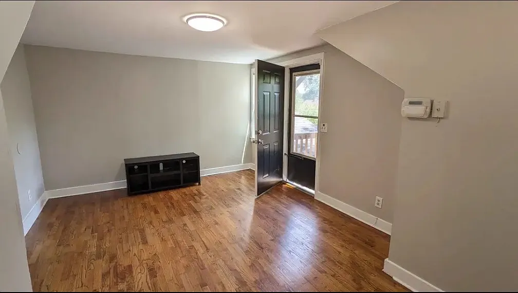 305 S Walnut St — Photo 2