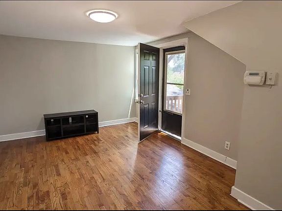 2nd image of 305 S Walnut St Unit B