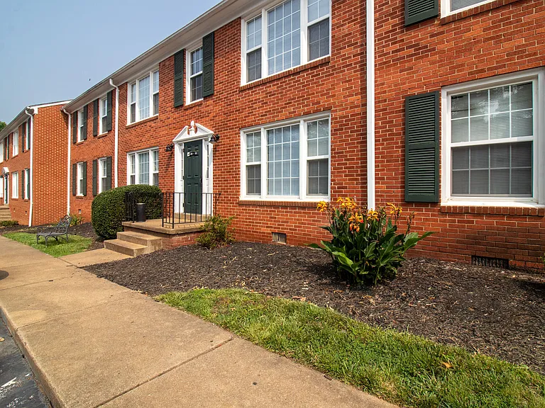 Berkshire and Barter Court Apartments — Photo 15