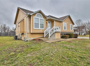 304 SW Crestview Dr, Grain Valley, MO 64029