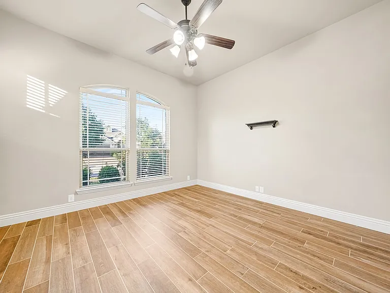 2412 Kemerton Dr — Photo 4