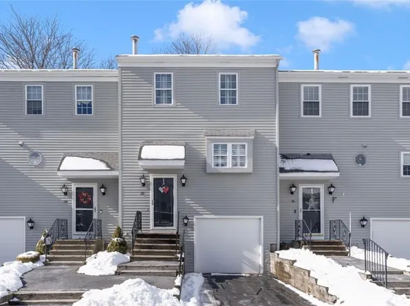 565 Quaker Ln APT 37, West Warwick, RI 02893