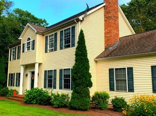 6 Deer Pond Trl, Hamden, CT 06518