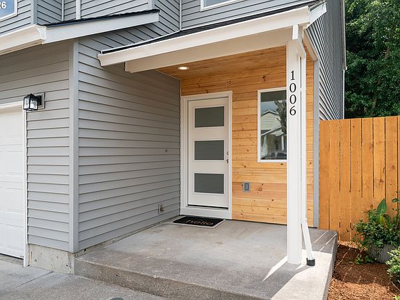 4th image of 1006 NE Mariners Loop