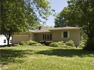 911 Church St, Tonganoxie, KS 66086