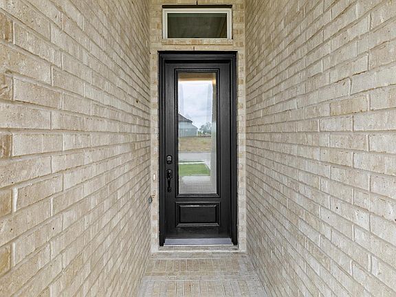 5th image of 2032 Valencia Dr