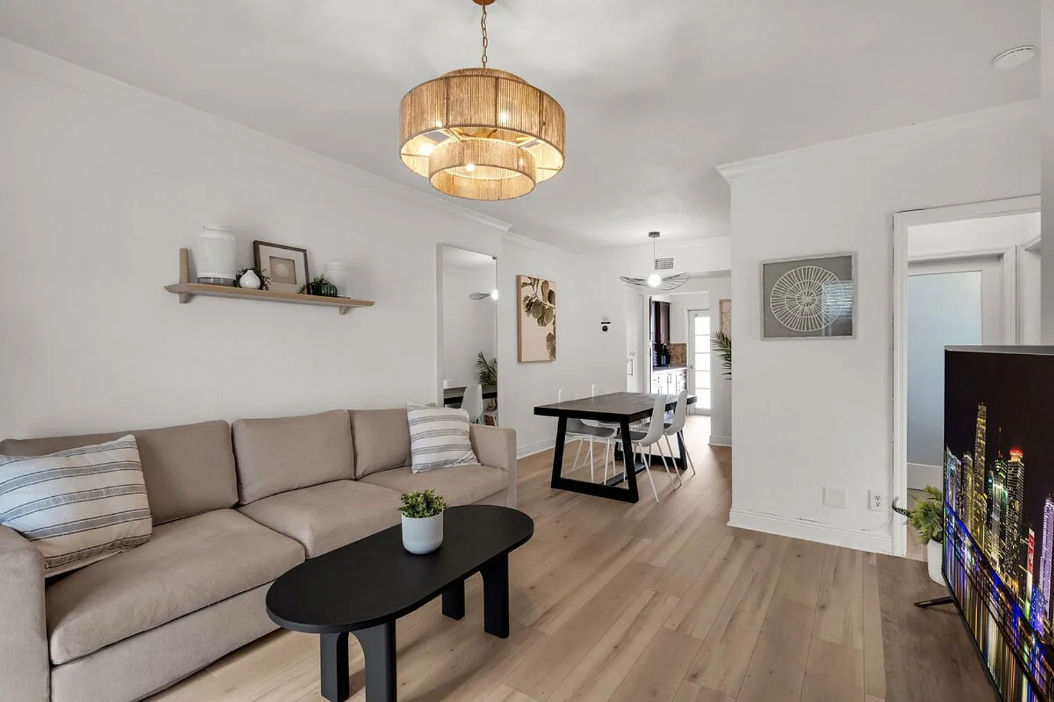 2 bed, 1.0 bath, 699 sqft, $5,156 — Photo 1