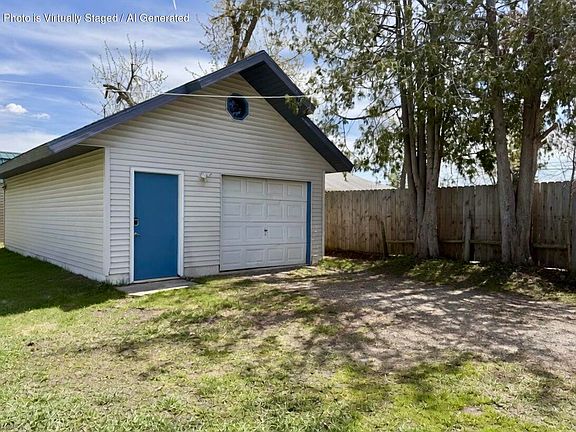 3rd image of 409 S Court Ave