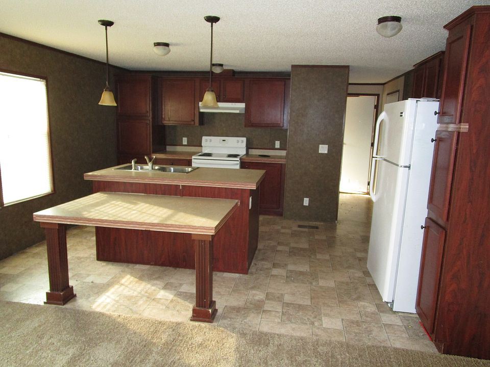 1st image of 181 Pine Dr S