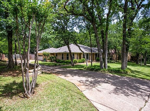 3rd image of 224 Oak Forest Dr