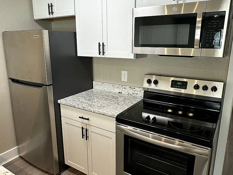 1462 Hamlet Ave — Photo 8