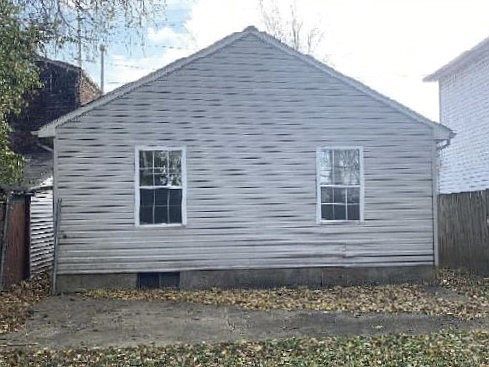 3rd image of 637 E Caldwell St