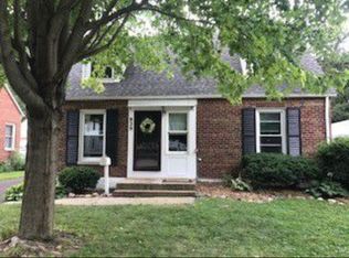 829 Queen Anne St, Woodstock, IL 60098