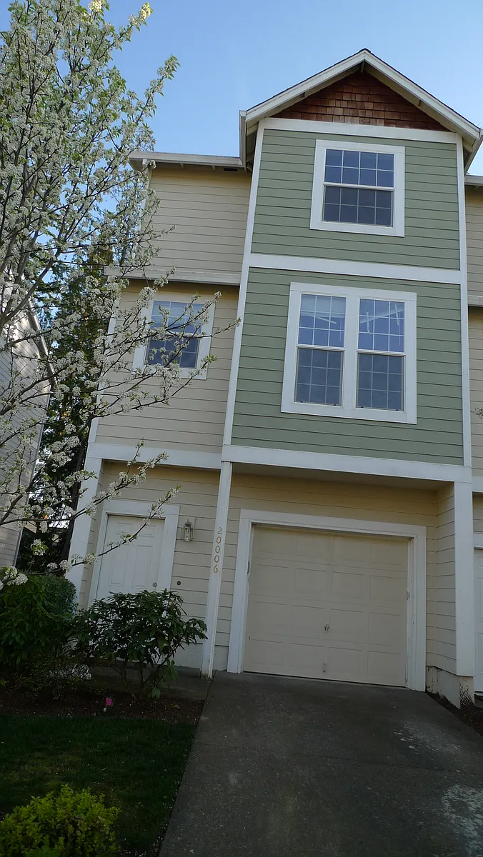 front view of the house - end unit - 20006 SW Monson St
