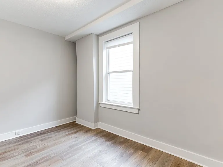 Great Renovated Two Bedroom Apt in the Heart of Church Hill — Photo 16