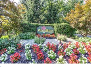 198 Woodlake Dr, Marlton, NJ 08053