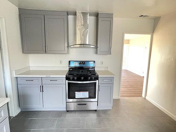 3rd image of 438 S 26th St