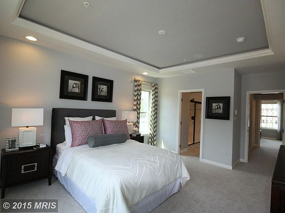 RELAXING AND SPACIOUS OWNERS BDRM