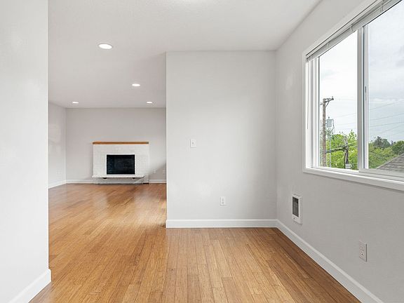 4th image of 926-928 SE 49th Ave #12