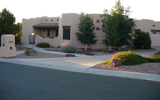 Beautiful custom santa fe in Pinon Oaks!