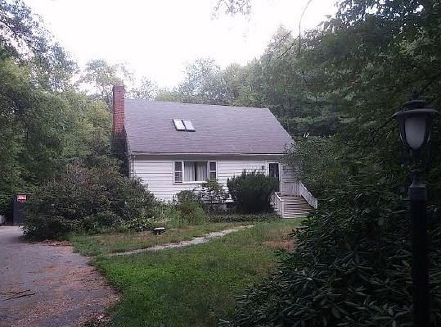 1st image of 17 Bedford Ln