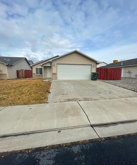 2814 Meade Ct — Photo 1