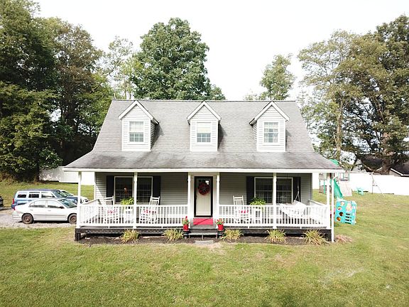 4th image of 9479 Victory Ave