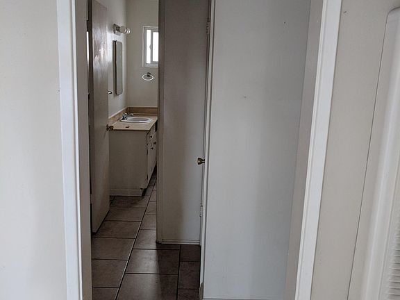 5th image of 1129 E Ocean Blvd APT 3