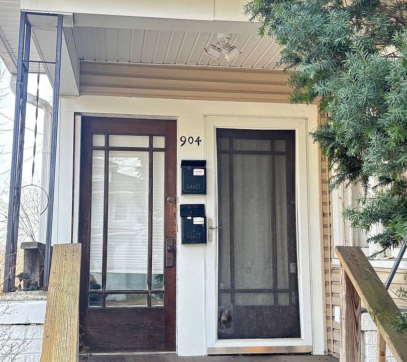 2nd image of 904 S Race St